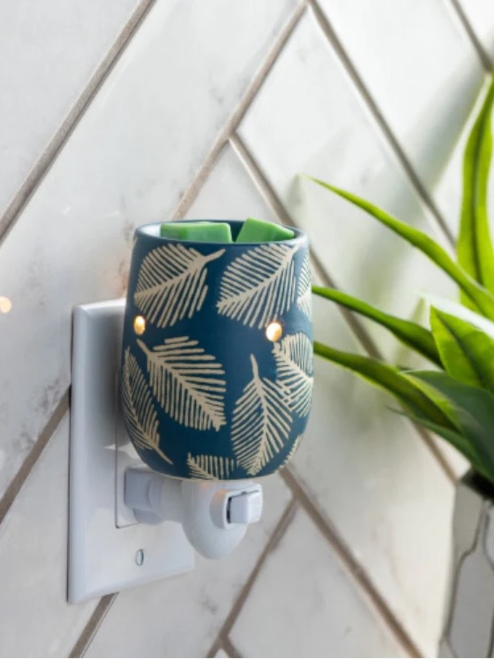 Ceramic Leaf Pattern Plug-In Warmer in Teal and Cream